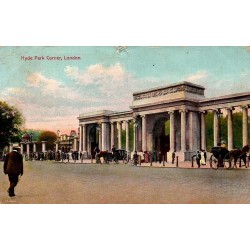 CPA Londres Hyde Park Corner entrée du parc avec attelages et promeneurs en 1911