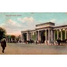 CPA Londres Hyde Park Corner entrée du parc avec attelages et promeneurs en 1911