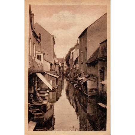 Carte postale ancienne de la Maison de l’Eau et de la Rue du Pont-Neuf à Montargis