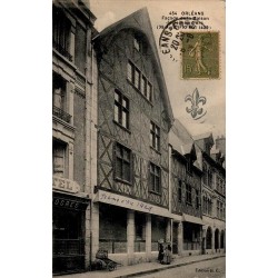 Carte postale ancienne de la façade de la Maison de Jeanne d’Arc à Orléans, liée aux dates 29 avril – 10 mai 1429