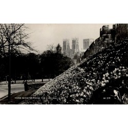 CPSM York Minster from City Walls remparts cathédrale Angleterre 1961