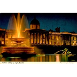 CPSM Londres National Gallery de nuit et fontaines illuminées de Trafalgar Square