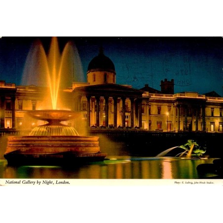 CPSM Londres National Gallery de nuit et fontaines illuminées de Trafalgar Square