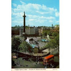 CPSM Londres Trafalgar Square colonne Nelson autobus et taxis vue de St Martin-in-the-Fields