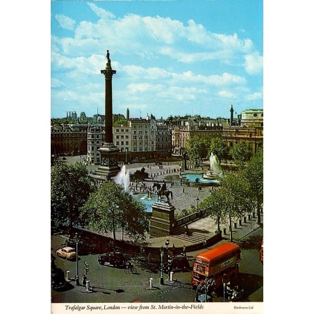 CPSM Londres Trafalgar Square colonne Nelson autobus et taxis vue de St Martin-in-the-Fields
