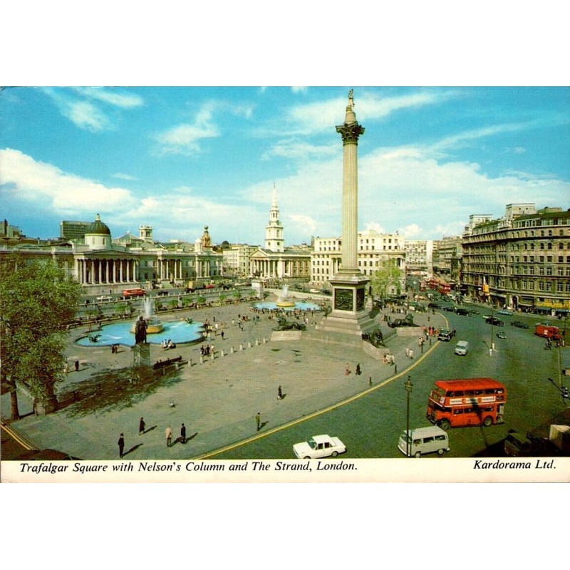 CPSM Londres Trafalgar Square colonne Nelson et autobus rouges vers The Strand