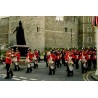 CPM Windsor parade des gardes britanniques devant le château Angleterre