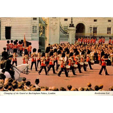 Carte postale Londres relève de la garde Buckingham Palace 1976