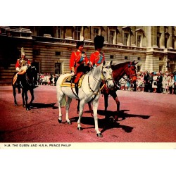 CPSM Londres Reine Elizabeth II Prince Philip cheval Buckingham Palace 1974