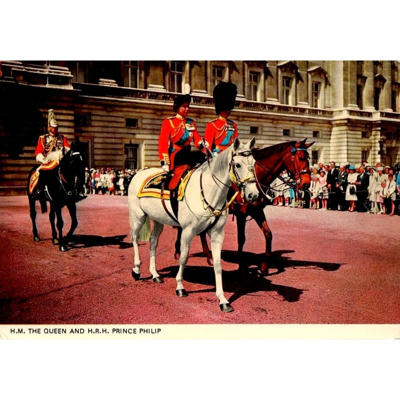 CPSM Londres Reine Elizabeth II Prince Philip cheval Buckingham Palace 1974