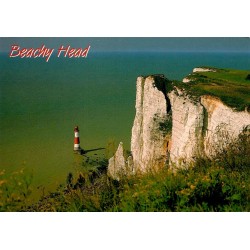 CPM Beachy Head falaises de craie et phare rouge et blanc dans l’East Sussex en Angleterre