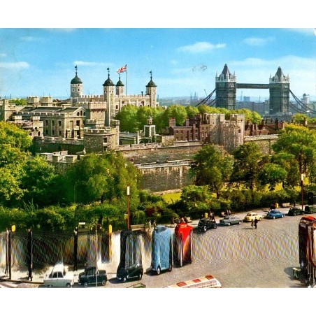 CPSM Londres Tour de Londres Tower Bridge voitures et autobus vue animée de 1963