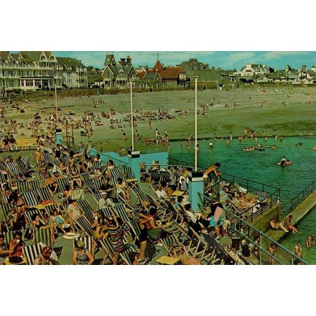 CPSM Saint-Hélier Havre-des-Pas piscine plage et baigneurs Jersey en 1968