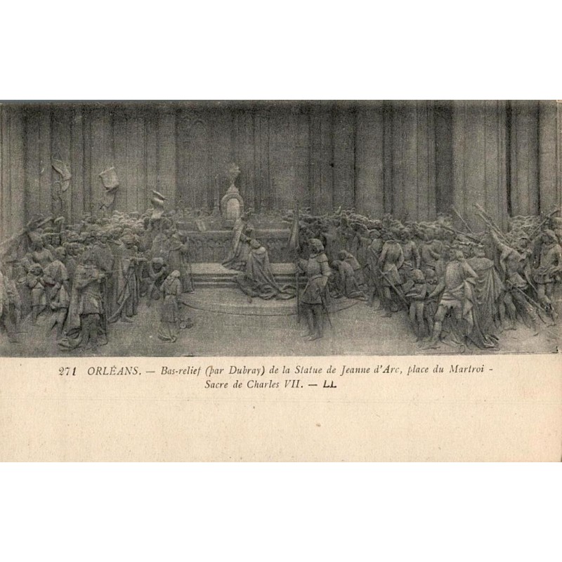 Carte postale ancienne du bas-relief de la statue de Jeanne d’Arc Place du Martroi à Orléans, scène du sacre de Charles VII