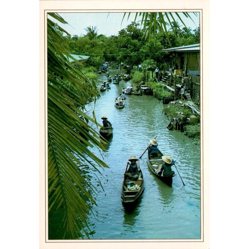 Marché flottant de Damnoen Saduak en Thaïlande avec vendeurs en barques, carte postale CPM
