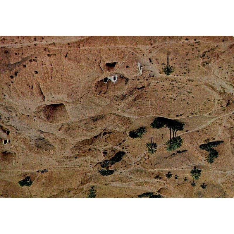 Matmata habitations troglodytes dans le paysage désertique du Sud tunisien carte postale CPM