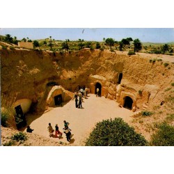 CPM Matmata Tunisie habitations troglodytes cour souterraine traditionnelle