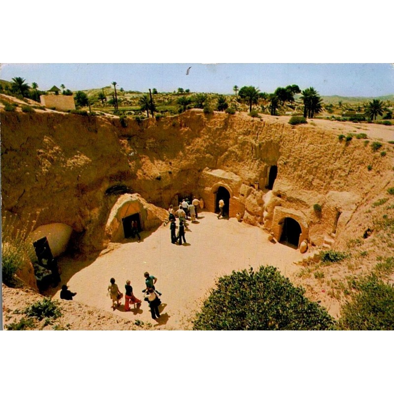 CPM Matmata Tunisie habitations troglodytes cour souterraine traditionnelle
