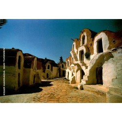 Ksar Haddada Sud Tunisien ghorfas habitations traditionnelles carte postale moderne