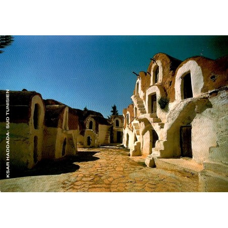 Ksar Haddada Sud Tunisien ghorfas habitations traditionnelles carte postale moderne