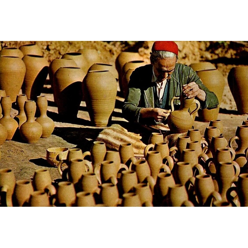 CPM Nabeul potier tunisien fabriquant des poteries traditionnelles en Tunisie