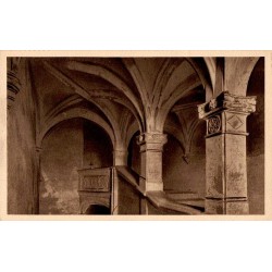 Carte postale ancienne du sommet de l’escalier du Château de Montal près de Saint-Céré (Lot)