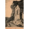 149 - ROCAMADOUR - Vieille maison et le Rocher surplombant