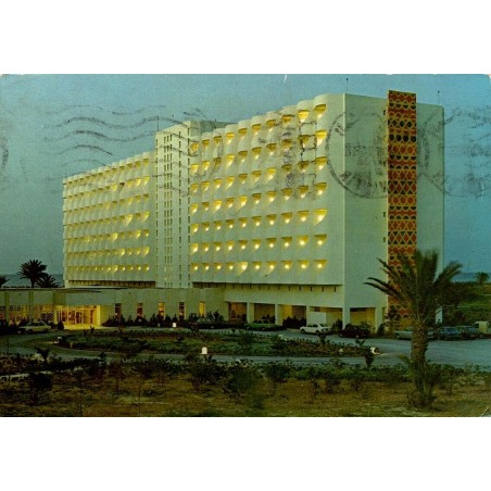 CPM Skanès montrant l’hôtel Sahara Beach illuminé près de Monastir en Tunisie