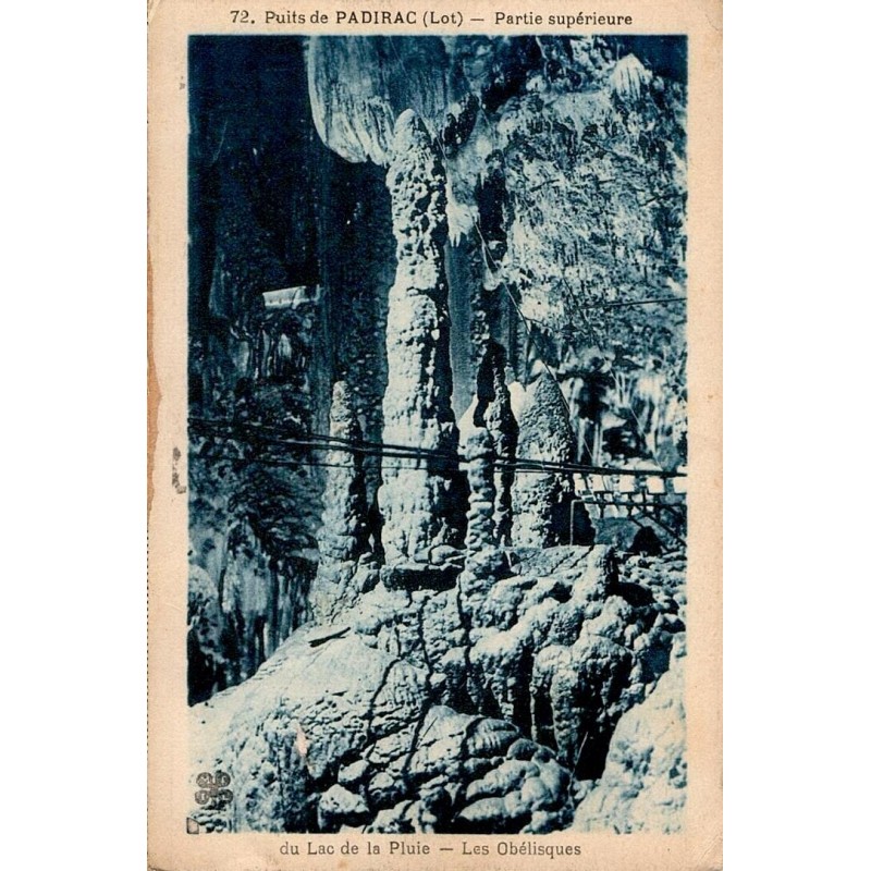 Carte postale ancienne représentant la partie supérieure du Lac de la Pluie et les obélisques au Puits de Padirac (Lot)