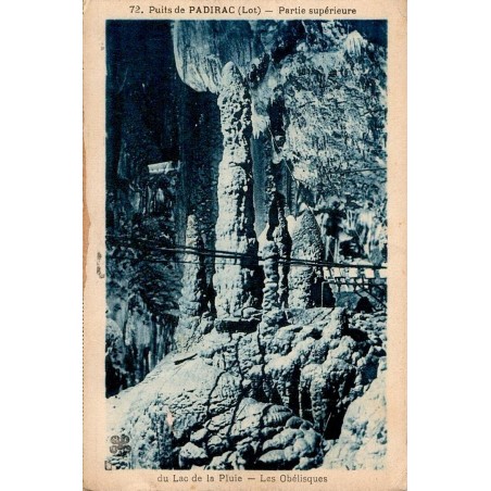 Carte postale ancienne représentant la partie supérieure du Lac de la Pluie et les obélisques au Puits de Padirac (Lot)