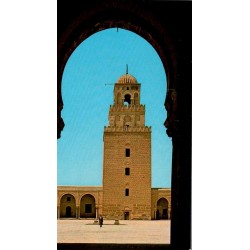 CPM Kairouan montrant le minaret de la Grande Mosquée Oqba Ibn Nafi encadré par une arcade