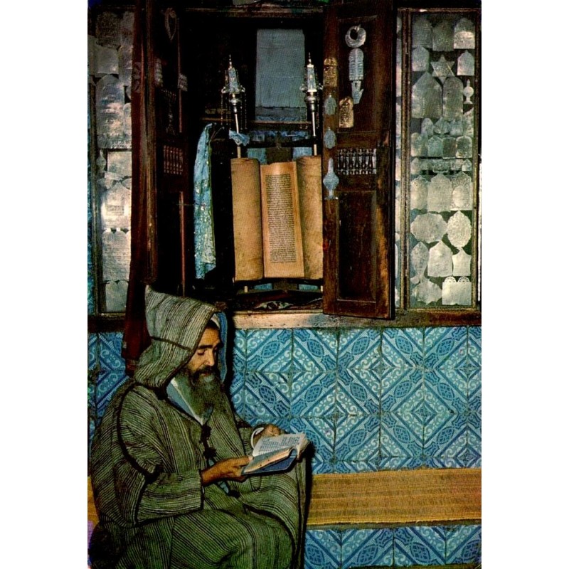 CPM Djerba intérieur de la synagogue de la Ghriba avec lecteur et rouleau de Torah