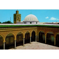 CPM Kairouan cour de la mosquée Sidi Sahbi avec arcades, coupole et minaret