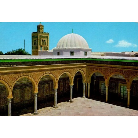 CPM Kairouan cour de la mosquée Sidi Sahbi avec arcades, coupole et minaret