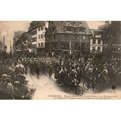 CPA Strasbourg fanfare des chasseurs à pied au pont du Faubourg-National en novembre 1918

Title