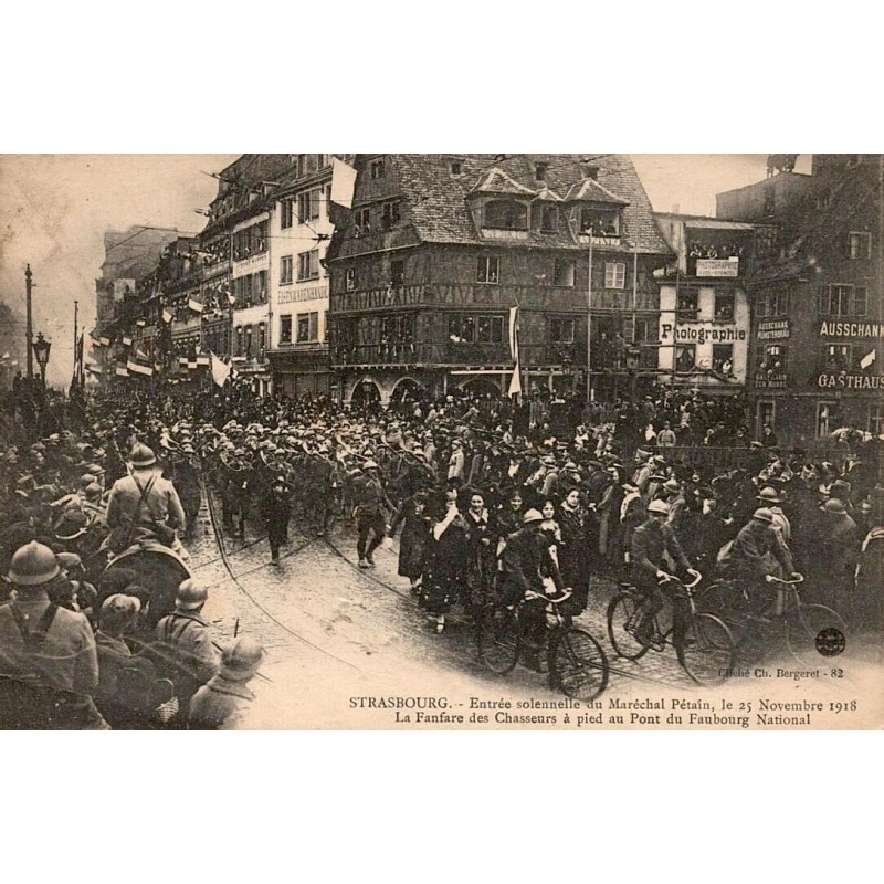 CPA Strasbourg fanfare des chasseurs à pied au pont du Faubourg-National en novembre 1918

Title