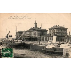 CPA Calais gare maritime avec les paquebots Invicta et Dover, timbre Semeuse 5 centimes