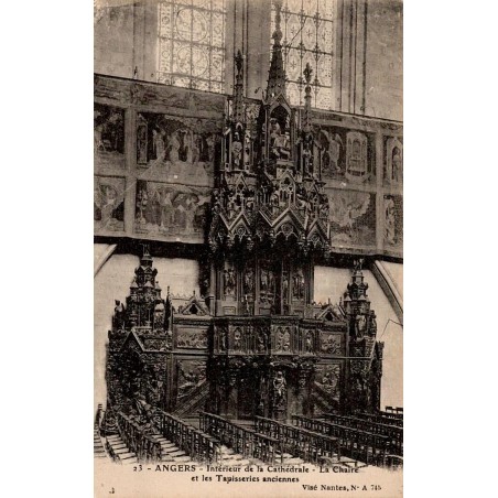 Carte postale ancienne de l’intérieur de la cathédrale d’Angers avec chaire et tapisseries anciennes