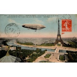 CPA Paris dirigeable République devant la tour Eiffel, vue du Trocadéro, ND Phot. 3218