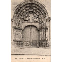 107 - ANGERS - Le portail de la Cathédrale