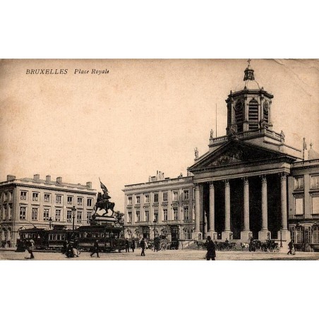 CPA Bruxelles Place Royale avec tramway, attelages et église Saint-Jacques