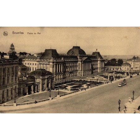 CPSM Bruxelles Palais Royal avec jardins et tramway en 1930