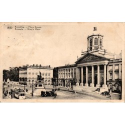 CPSM Bruxelles place Royale avec tramway et église Saint-Jacques