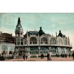 CPA Ostende ancien Kursaal colorisé avec promeneurs et élégantes à ombrelle