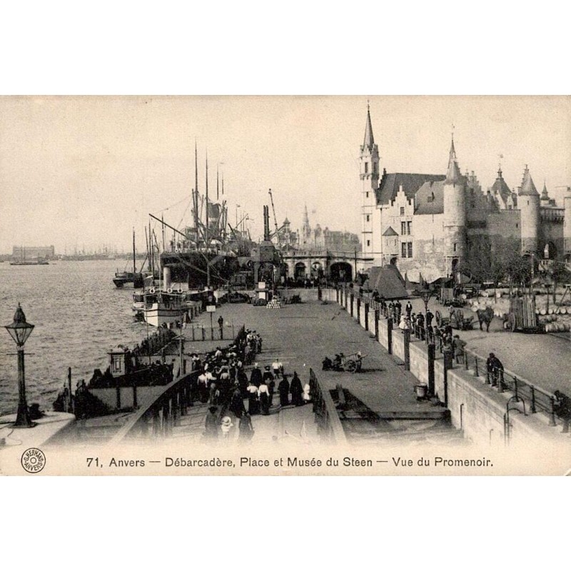 CPA Anvers débarcadère et musée du Steen avec navires et promenade animée