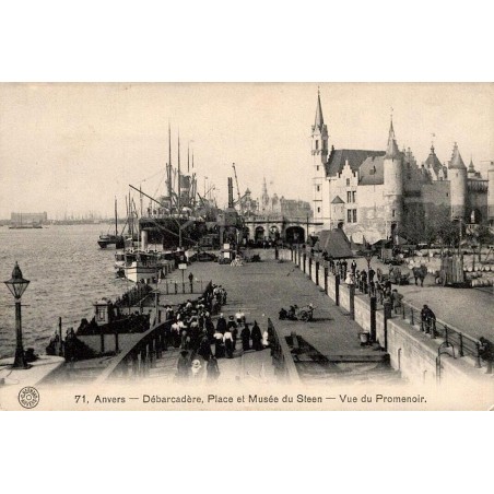 CPA Anvers débarcadère et musée du Steen avec navires et promenade animée