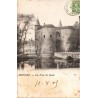 CPA Bruges montrant la Porte de Gand, ses tours fortifiées, le pont et les douves