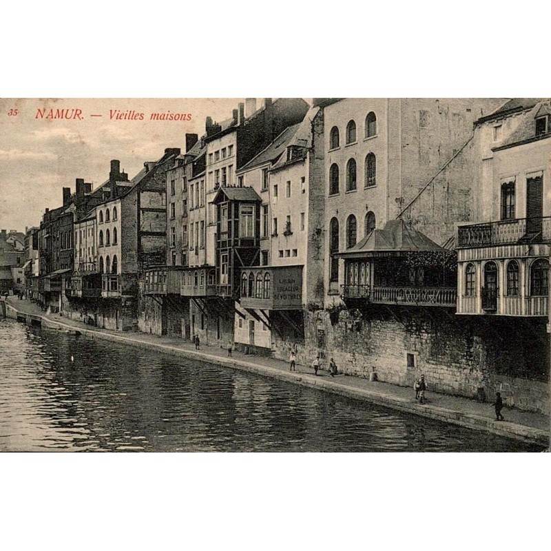 CPA Namur montrant les vieilles maisons et les quais de la Sambre en Belgique