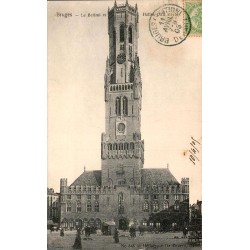 CPA Bruges montrant le beffroi médiéval et les Halles sur la Grand-Place