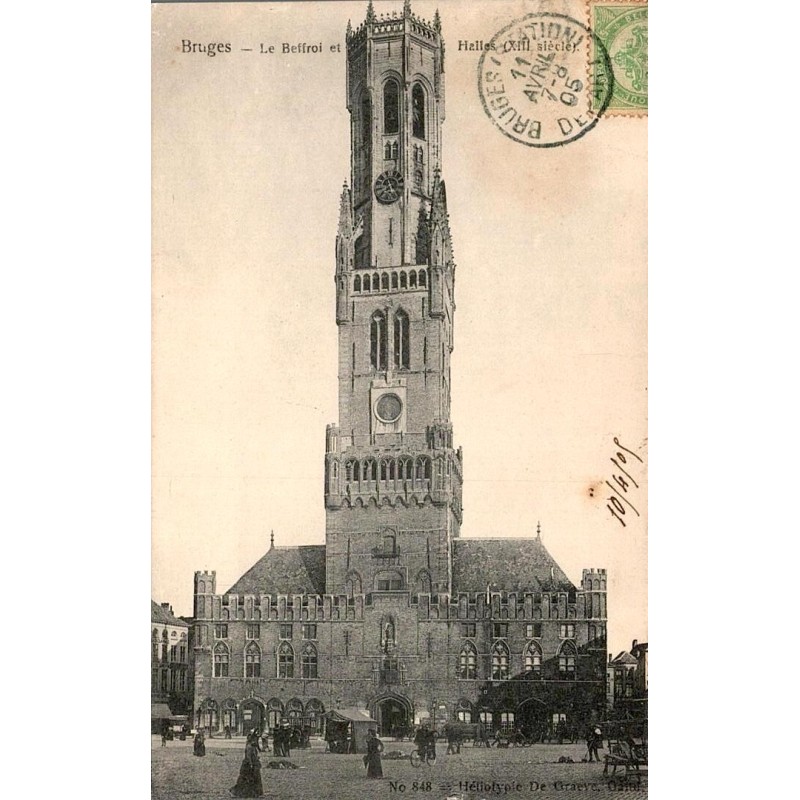 CPA Bruges montrant le beffroi médiéval et les Halles sur la Grand-Place